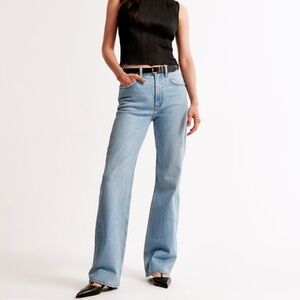 Abercrombie - High Rise 90s Relaxed Jean - Medium